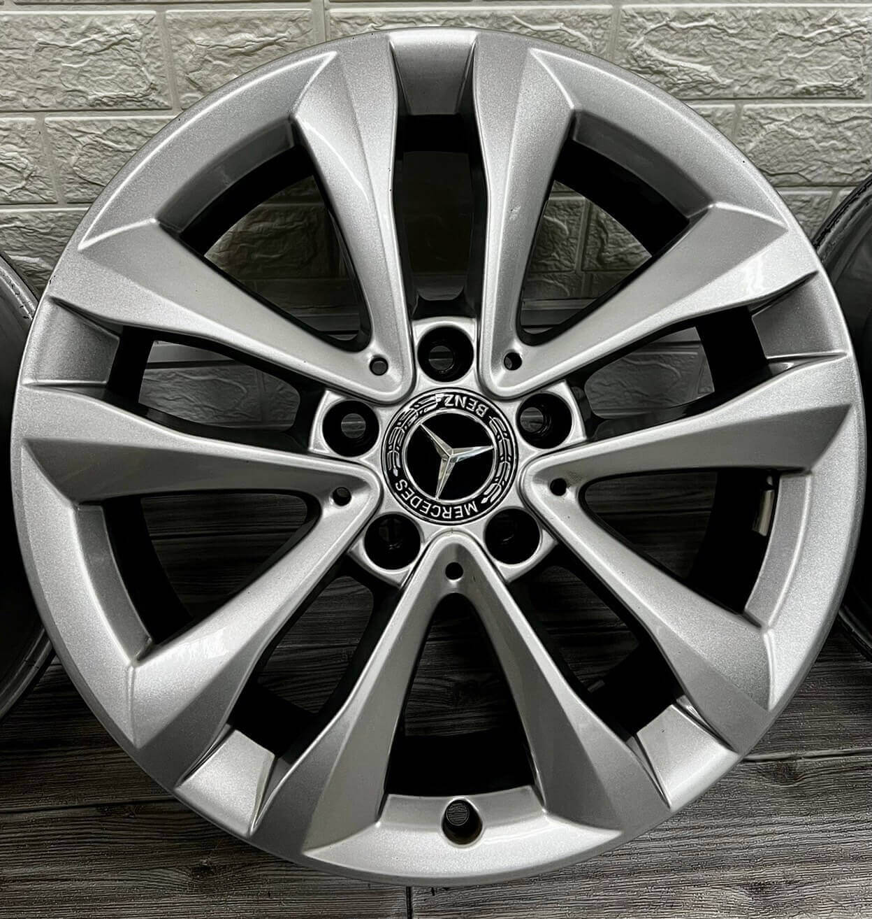 BENZ W205原廠17福利框的第3張圖片