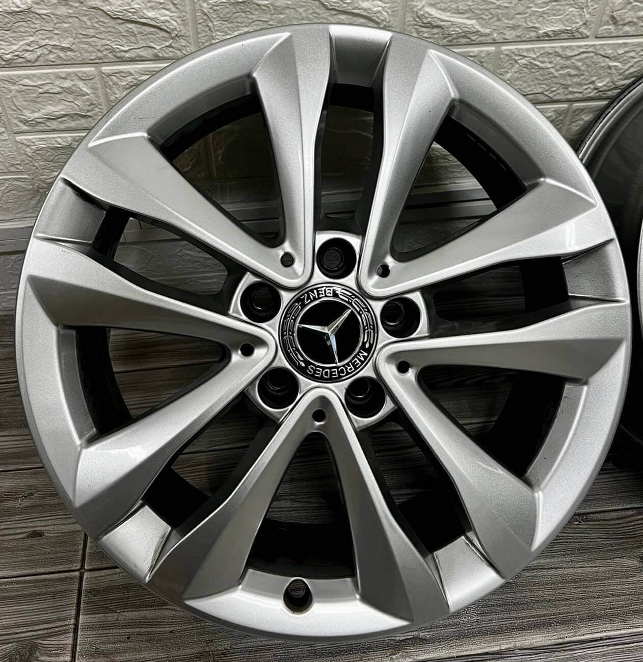 BENZ W205原廠17福利框的第4張圖片