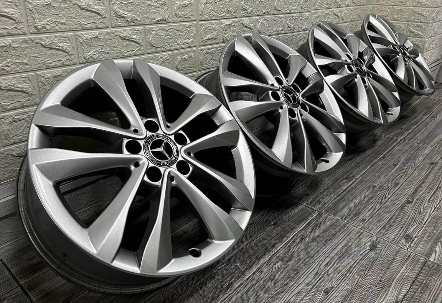 BENZ W205原廠17福利框的第5張圖片