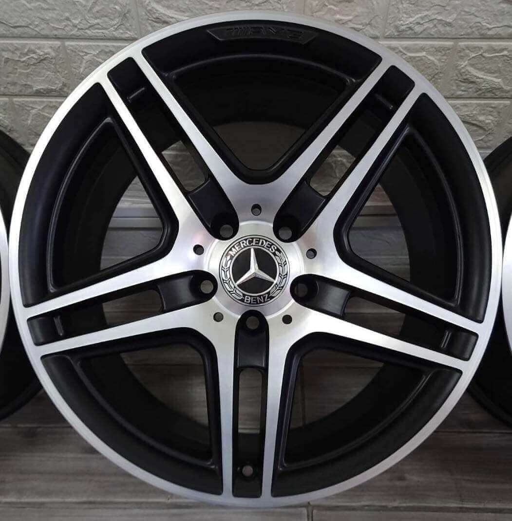 BENZ W204 W212  AMG消光夜色款18前後配福利框的第2張圖片