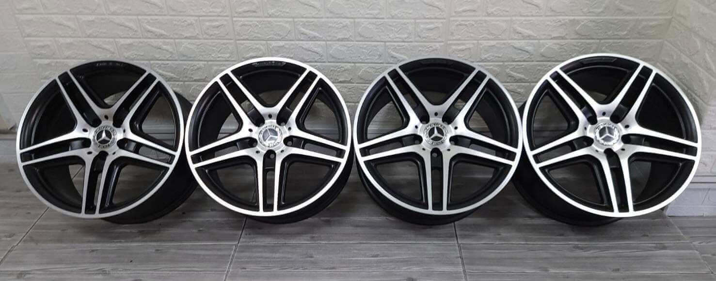 BENZ W204 W212  AMG消光夜色款18前後配福利框的第8張圖片