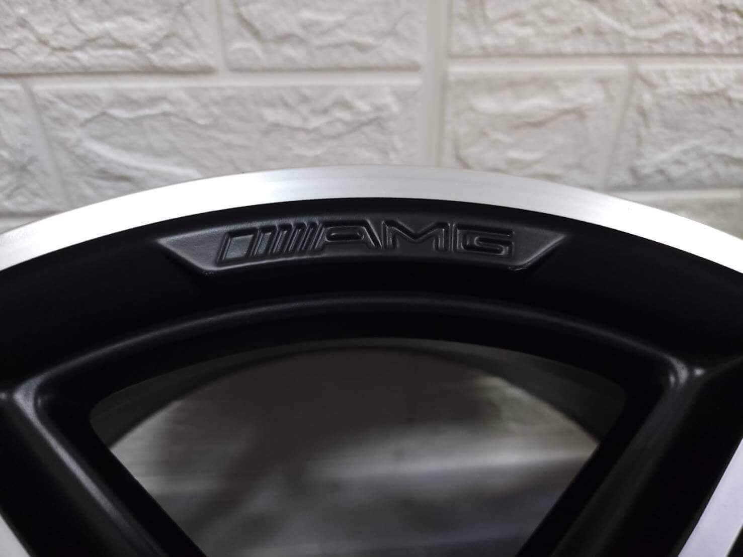 BENZ W204 W212  AMG消光夜色款18前後配福利框的第9張圖片