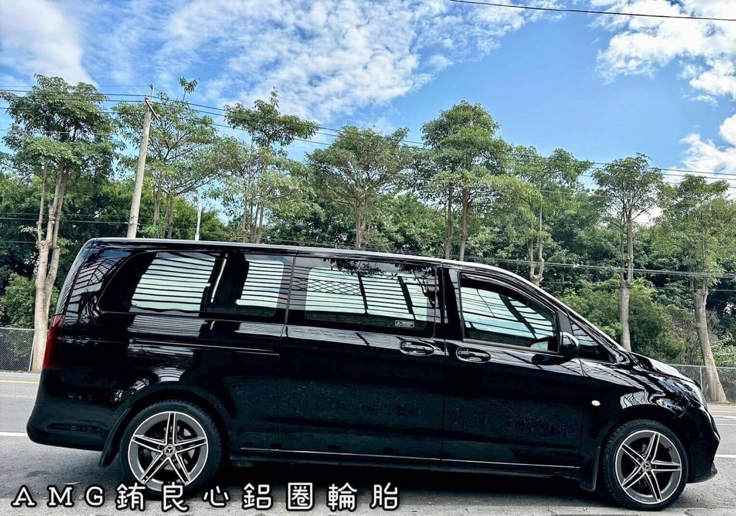 Benz V250D車主升級更換CLA45 AMG 19大框胎一套的第6張圖片