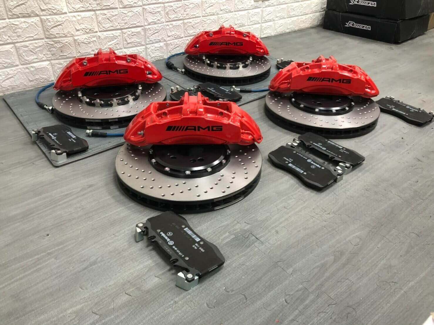 W177 A45S 六活塞卡鉗套裝組合的第3張圖片