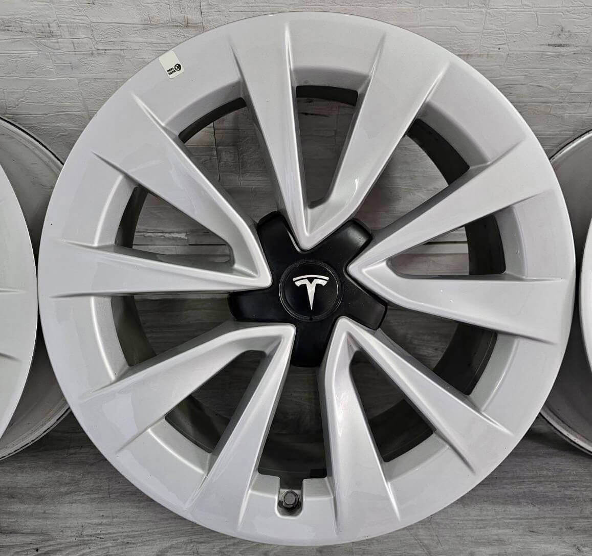 ✨特斯拉Model3原廠19吋福利框的第3張圖片