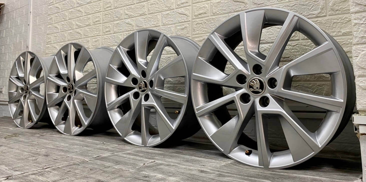 ✨Skoda SCALA 最新款原廠17福利框的第7張圖片