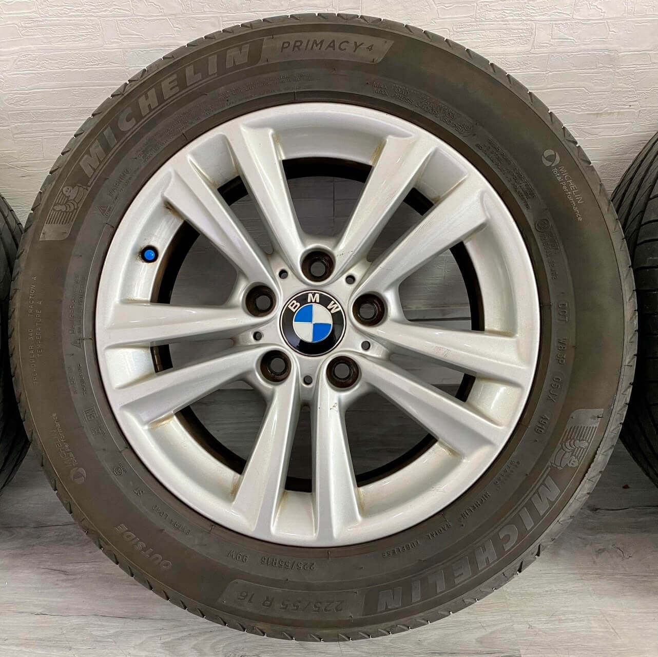 ✨BMW F30 原廠16吋福利框胎的第5張圖片