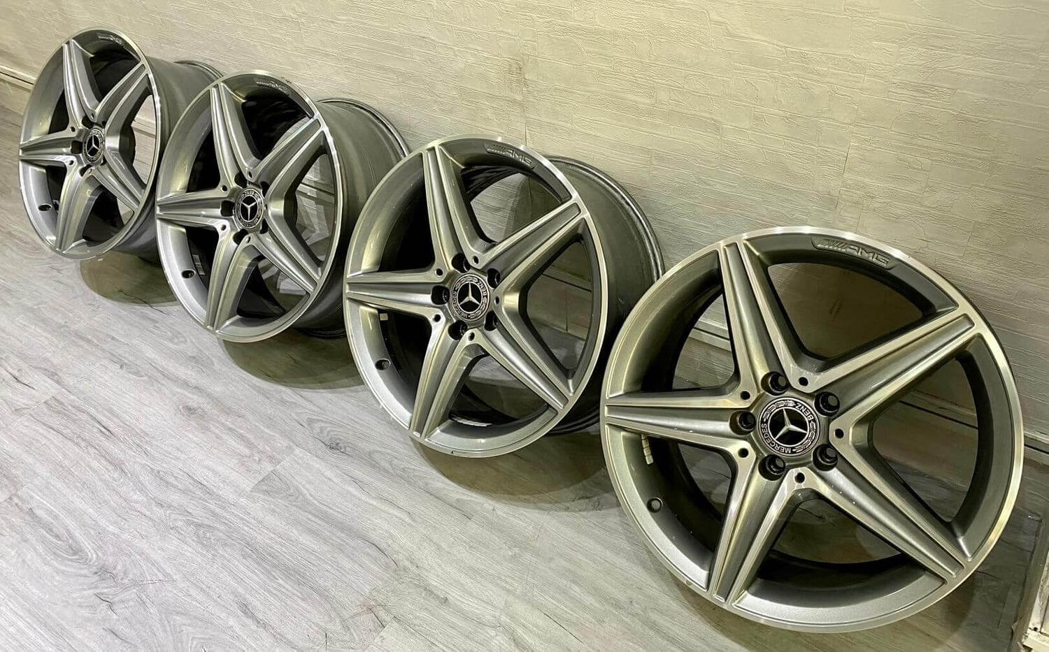 BENZ W213 原廠AMG 18福利框的第5張圖片