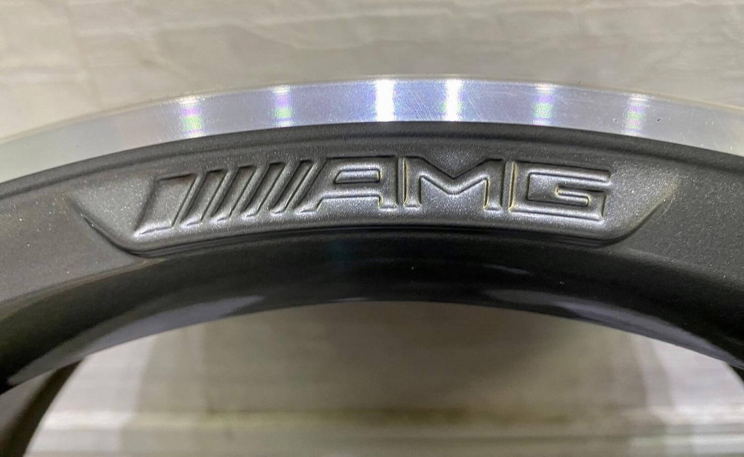 BENZ W213 原廠AMG 18福利框的第8張圖片