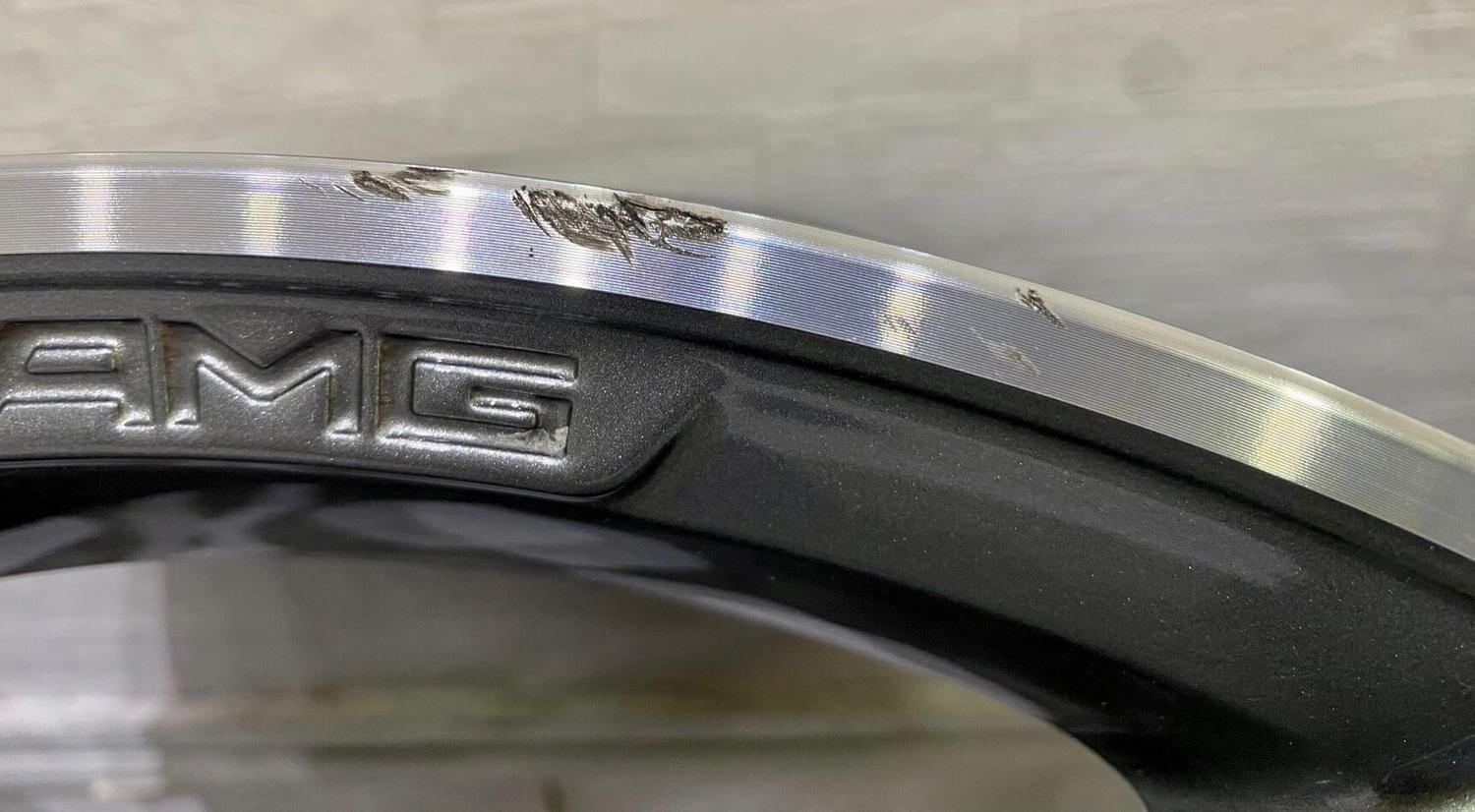 BENZ W213 原廠AMG 18福利框的第9張圖片