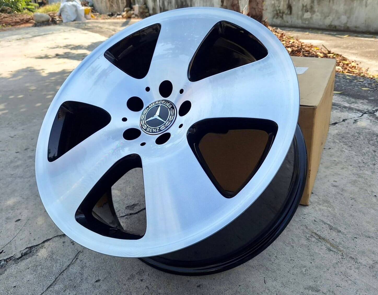 BENZ W221 S350原廠18框的第3張圖片