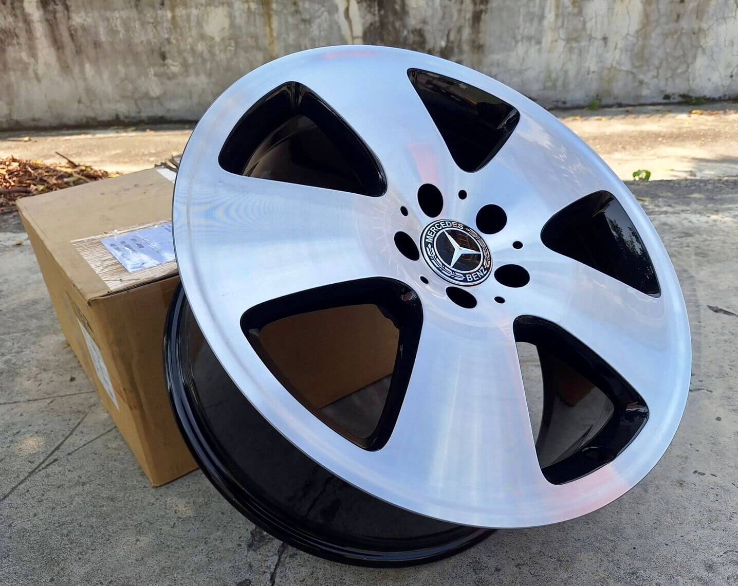 BENZ W221 S350原廠18框的第4張圖片