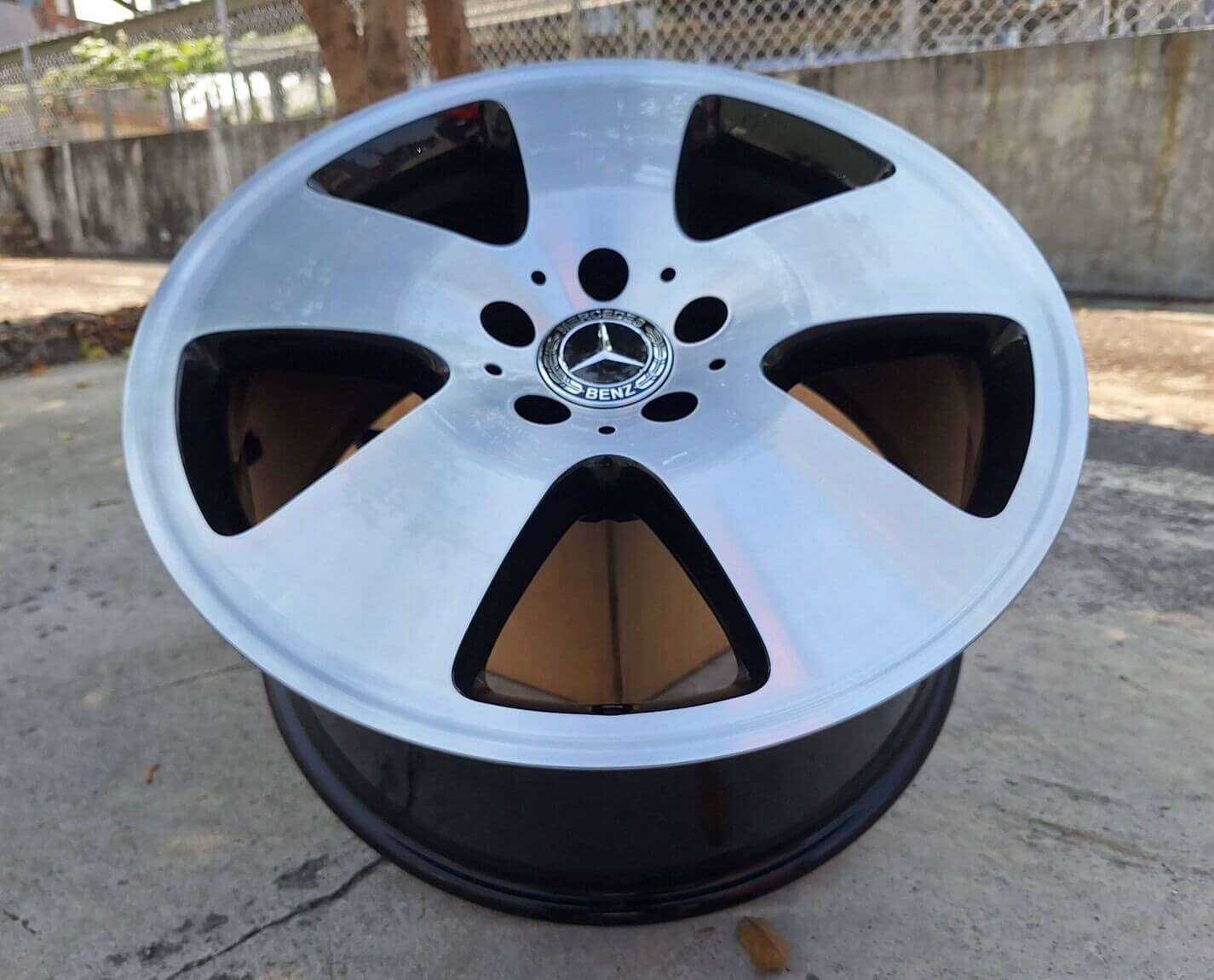 BENZ W221 S350原廠18框的第6張圖片