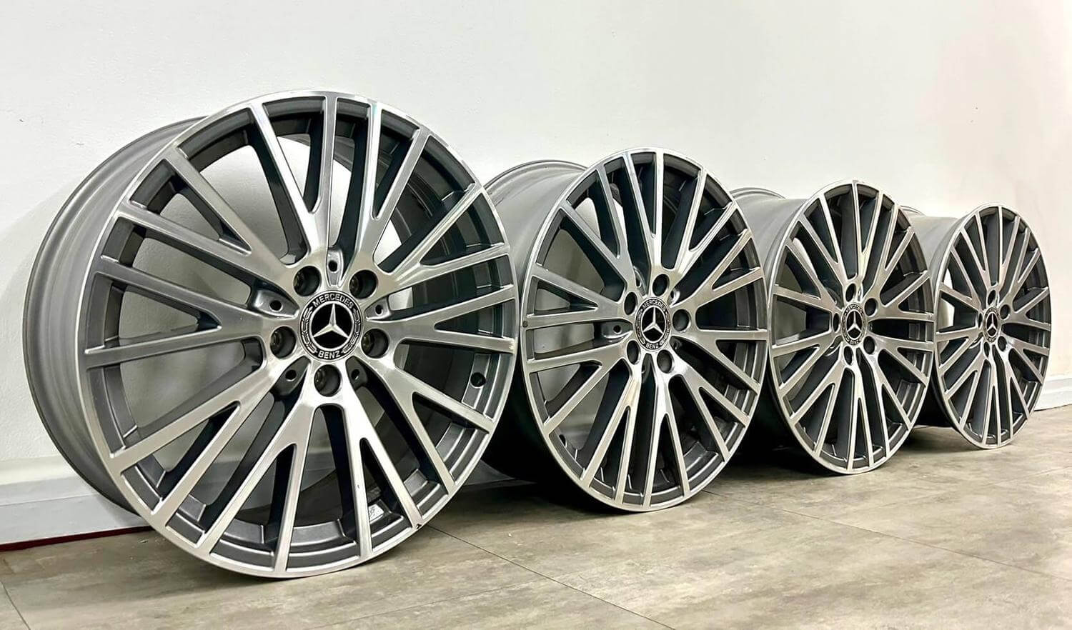 BENZ W177 A180 原廠18福利框的第5張圖片