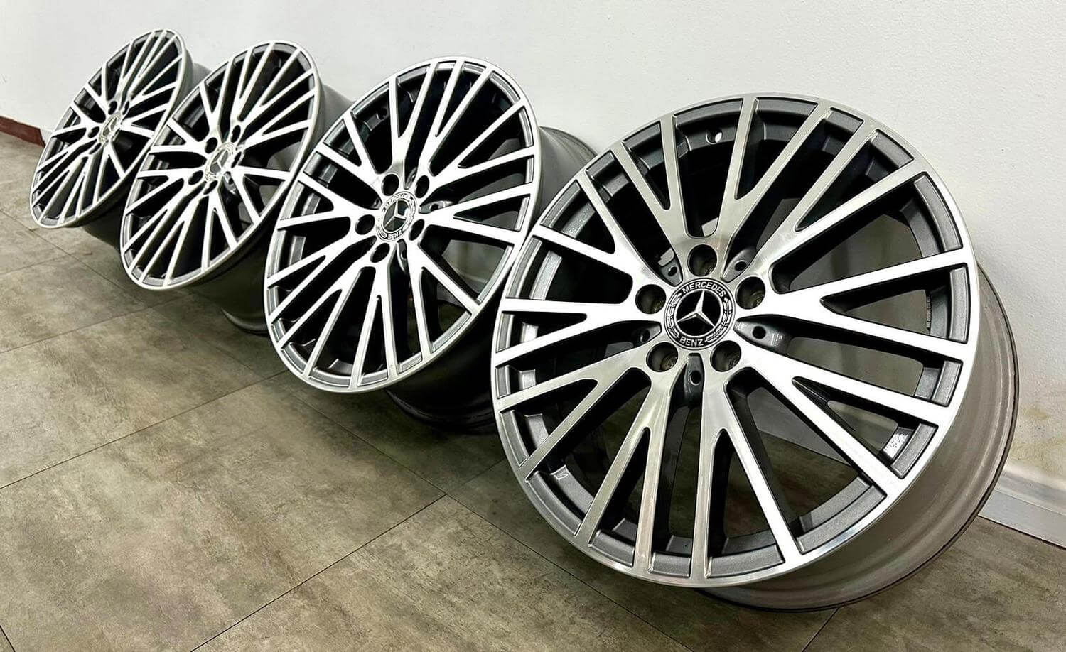 BENZ W177 A180 原廠18福利框的第8張圖片