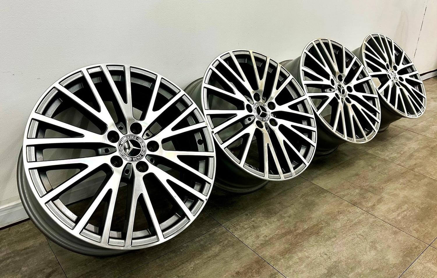 BENZ W177 A180 原廠18福利框的第9張圖片