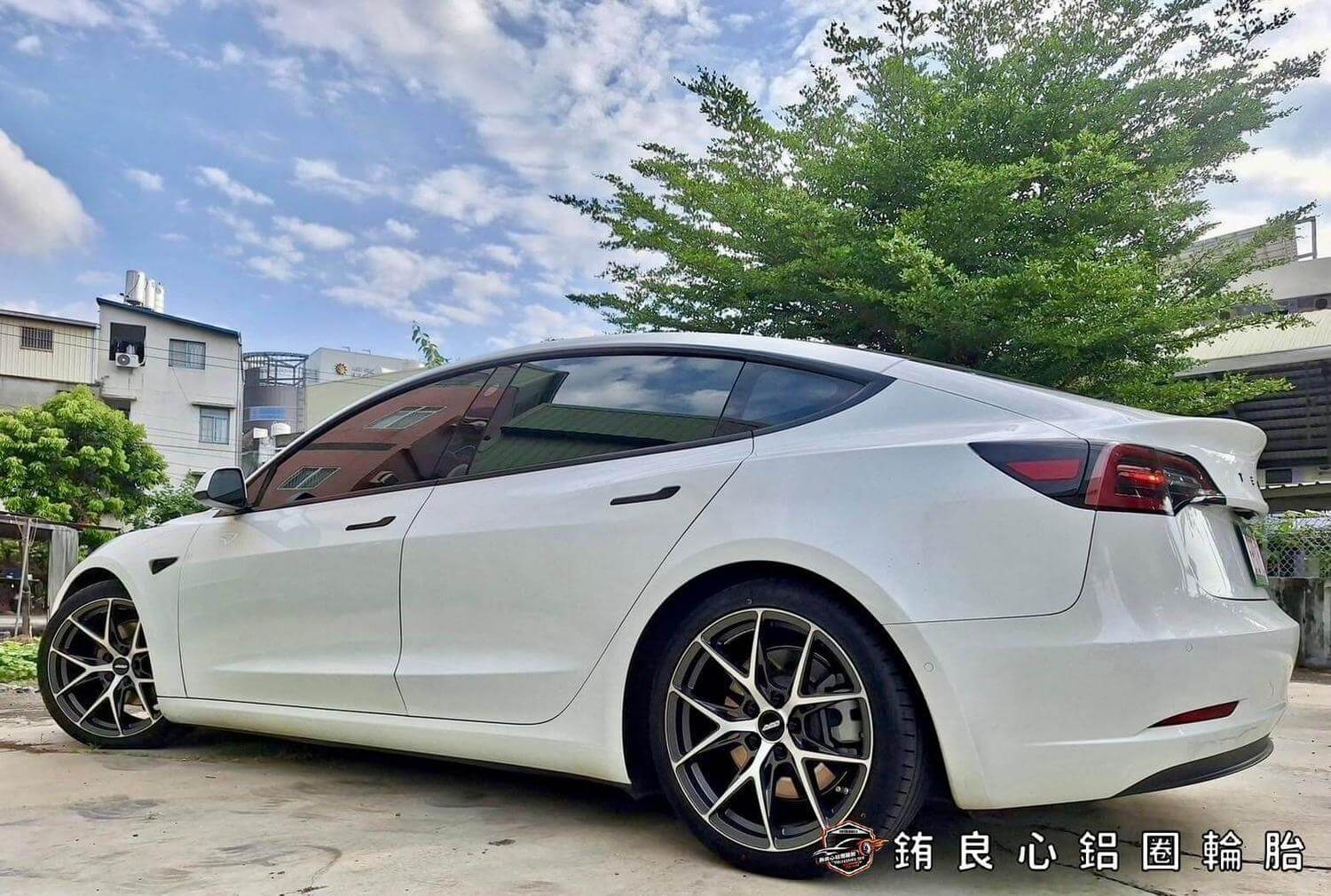 ✨AVAS AL830 x 19吋 x Model3的第8張圖片