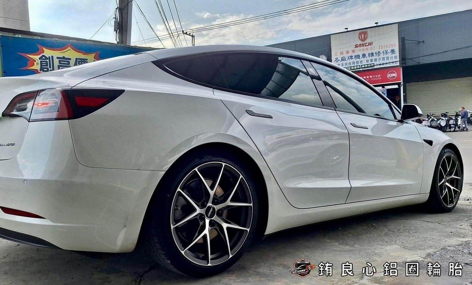 ✨AVAS AL830 x 19吋 x Model3的第9張圖片