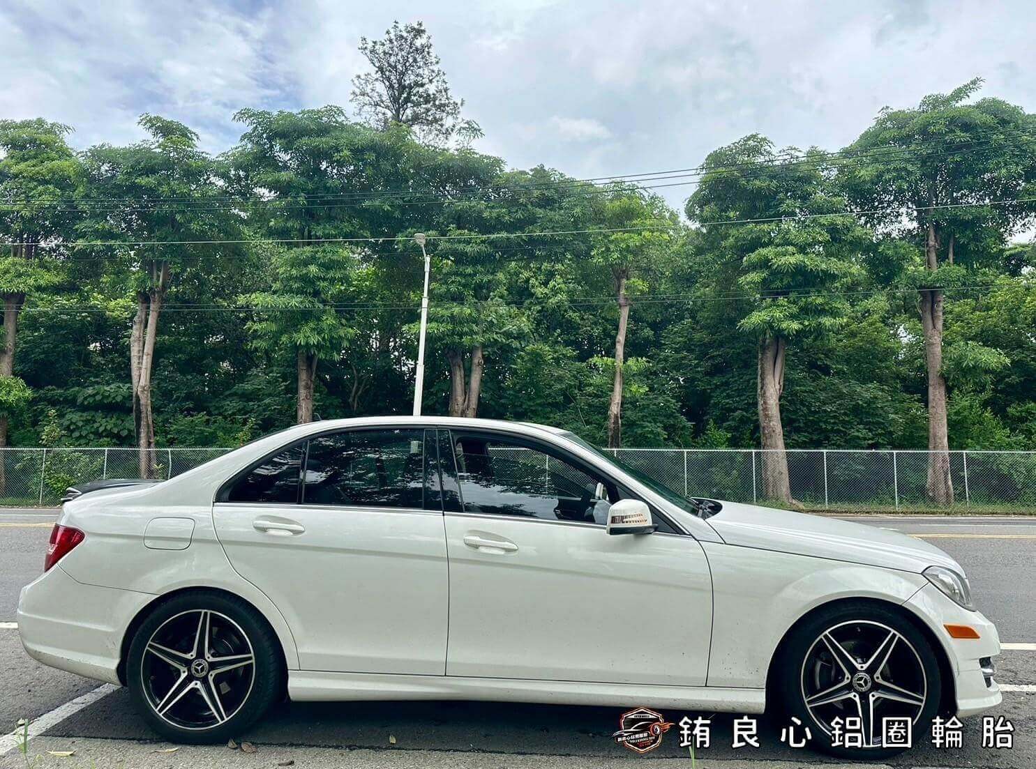 Benz W204車主升級更換W205原廠Amg夜色派大星18大框一套的第5張圖片