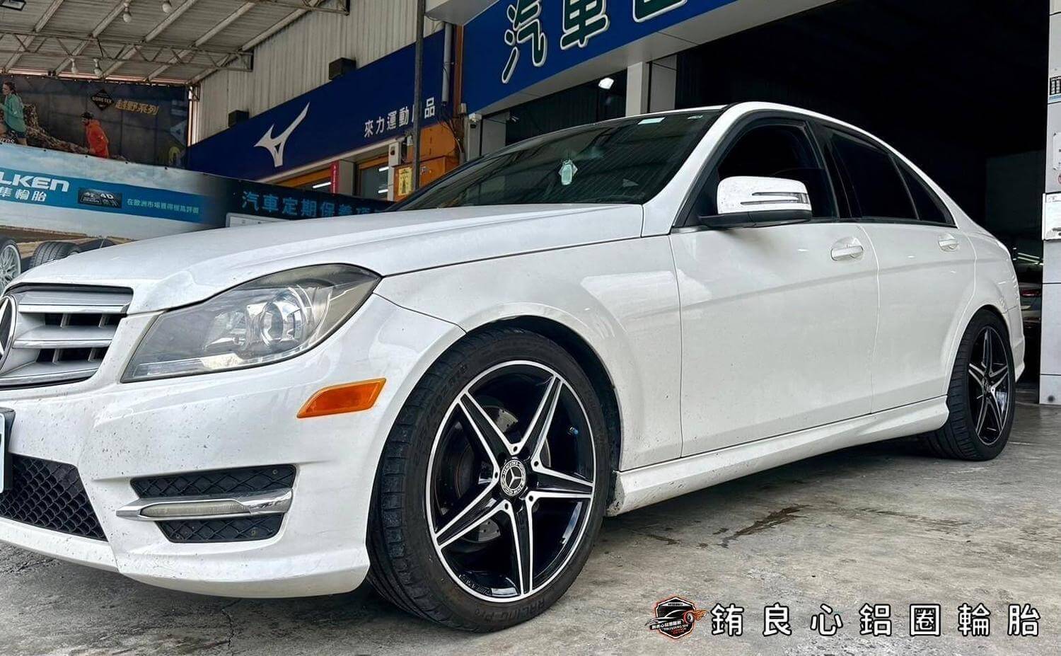Benz W204車主升級更換W205原廠Amg夜色派大星18大框一套的第7張圖片