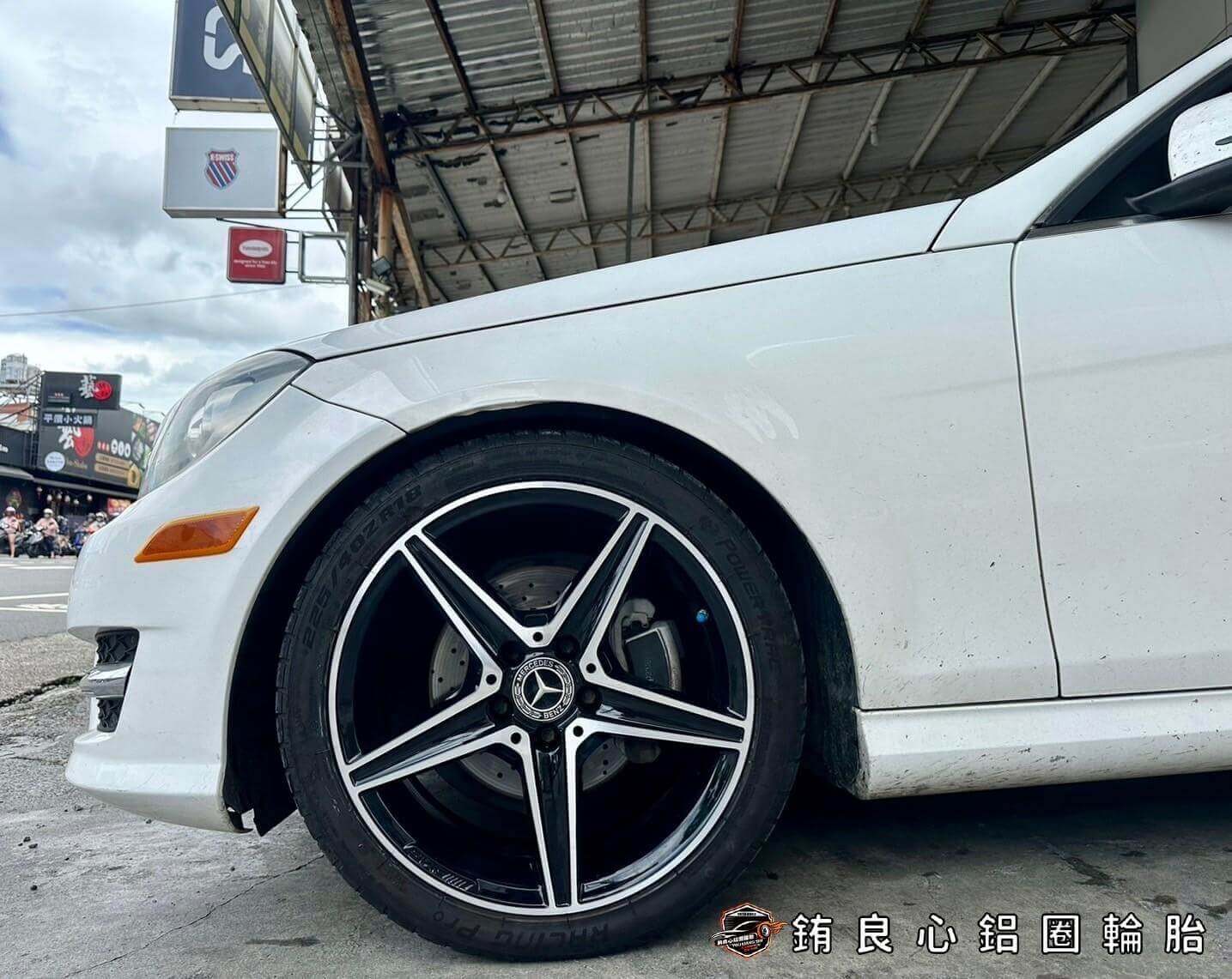 Benz W204車主升級更換W205原廠Amg夜色派大星18大框一套的第8張圖片