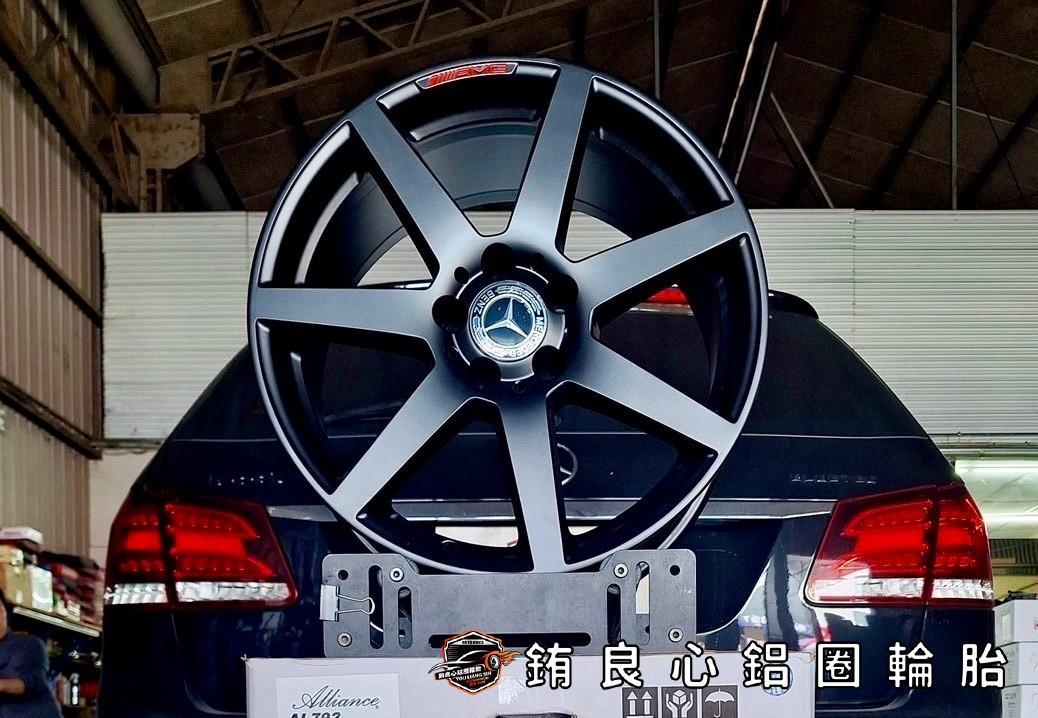 Benz E220車主升級更換BENZ W204原廠AMG 18前後配大框一套的第5張圖片