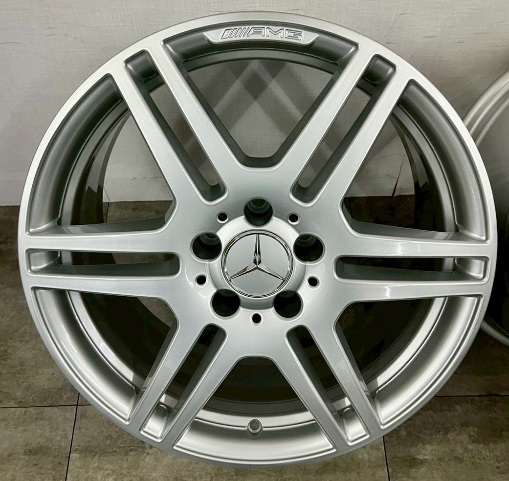 Benz W212 E class原廠18前後配AMG 福利框的第2張圖片