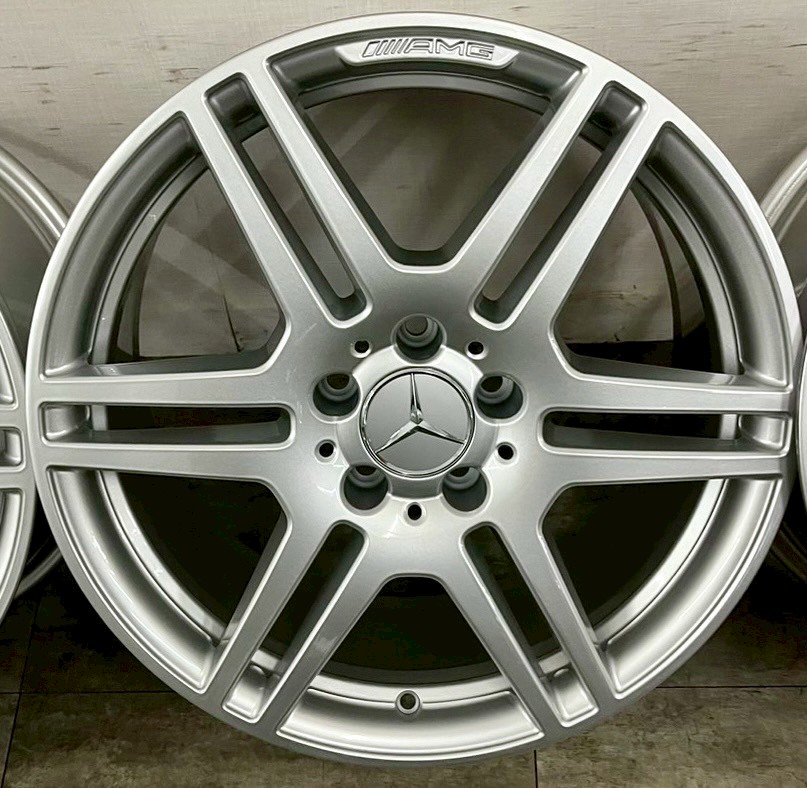 Benz W212 E class原廠18前後配AMG 福利框的第4張圖片