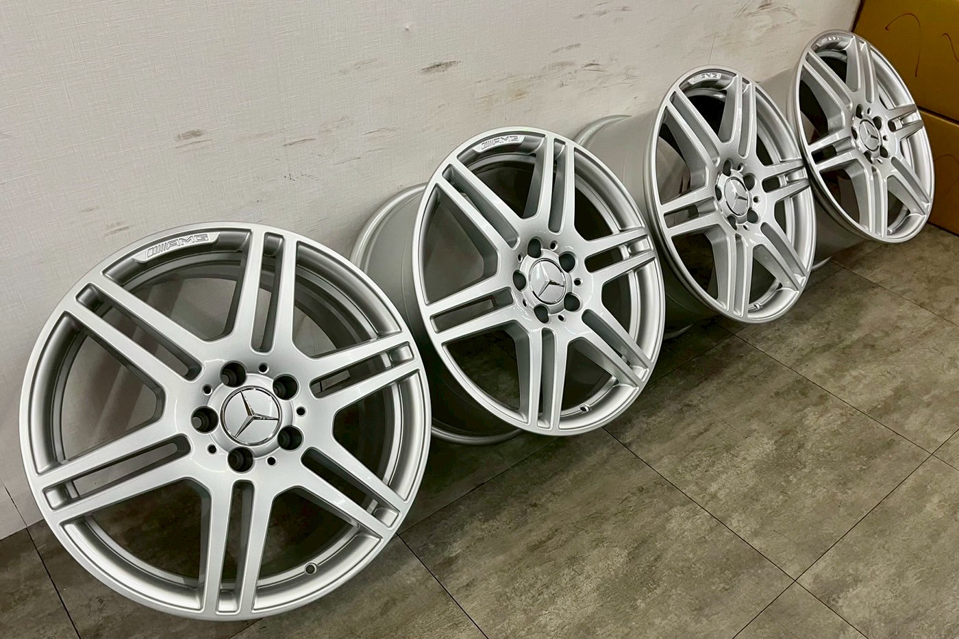 Benz W212 E class原廠18前後配AMG 福利框的第5張圖片