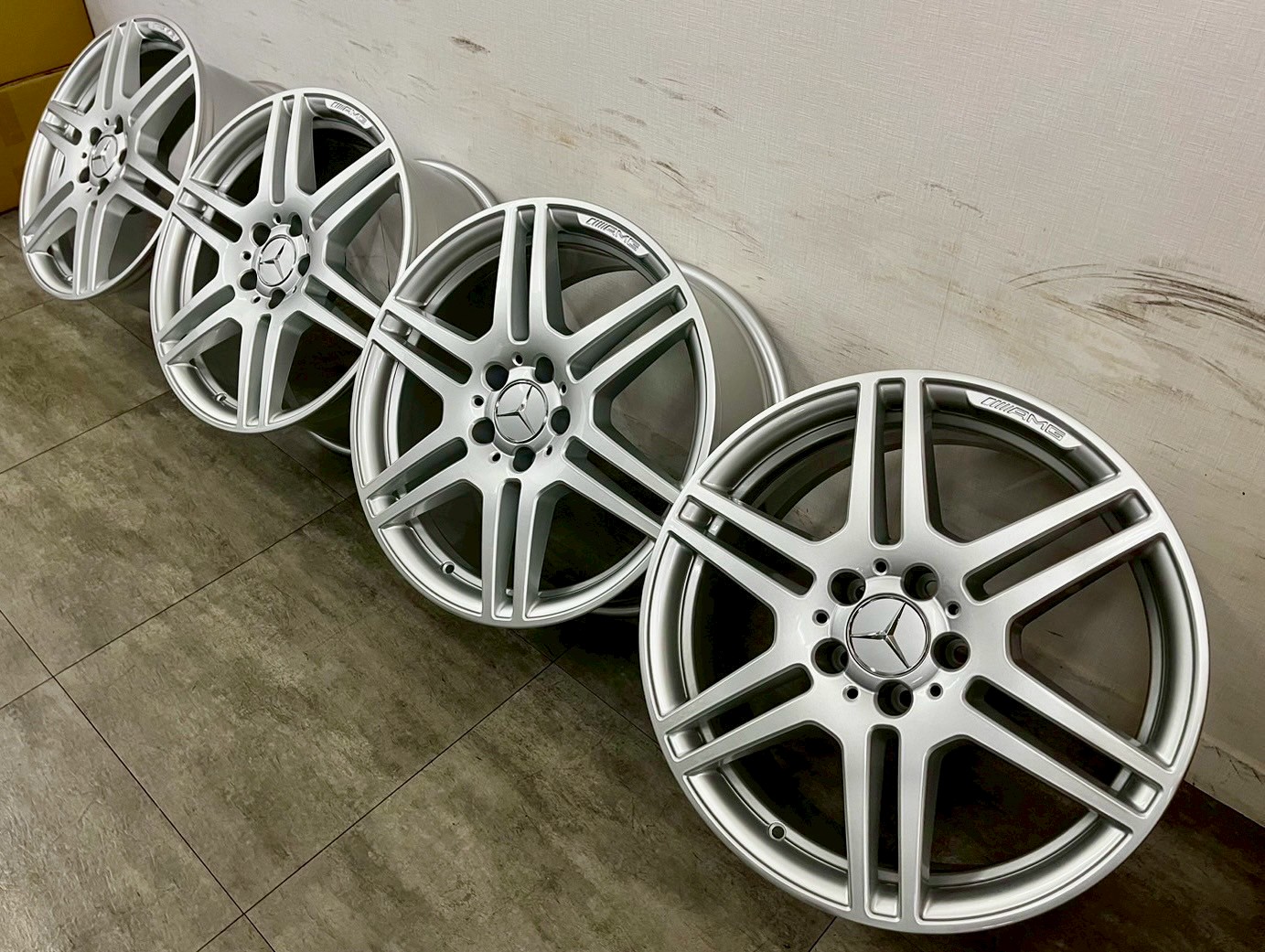 Benz W212 E class原廠18前後配AMG 福利框的第6張圖片