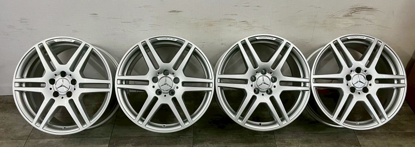 Benz W212 E class原廠18前後配AMG 福利框的第7張圖片