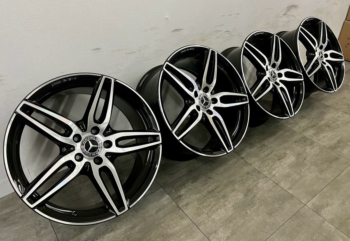 Benz W213 原廠AMG 19前後配鋁圈福利框的第7張圖片