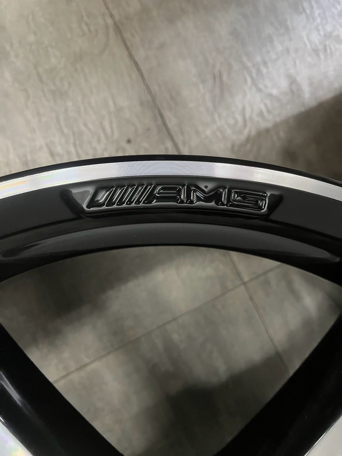 Benz W213 原廠AMG 19前後配鋁圈福利框的第10張圖片