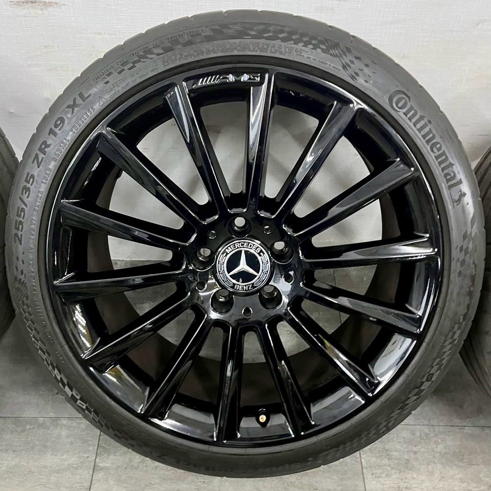 Benz W205 原廠AMG 19前後配福利框胎的第2張圖片