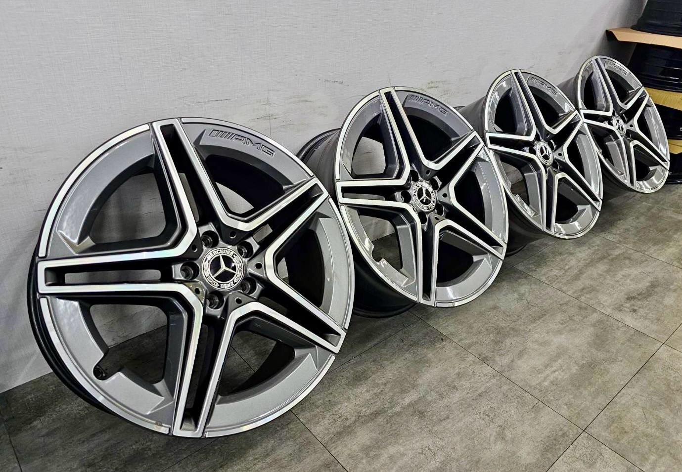 Benz W167 GLE AMG 原廠20前後配福利框的第7張圖片