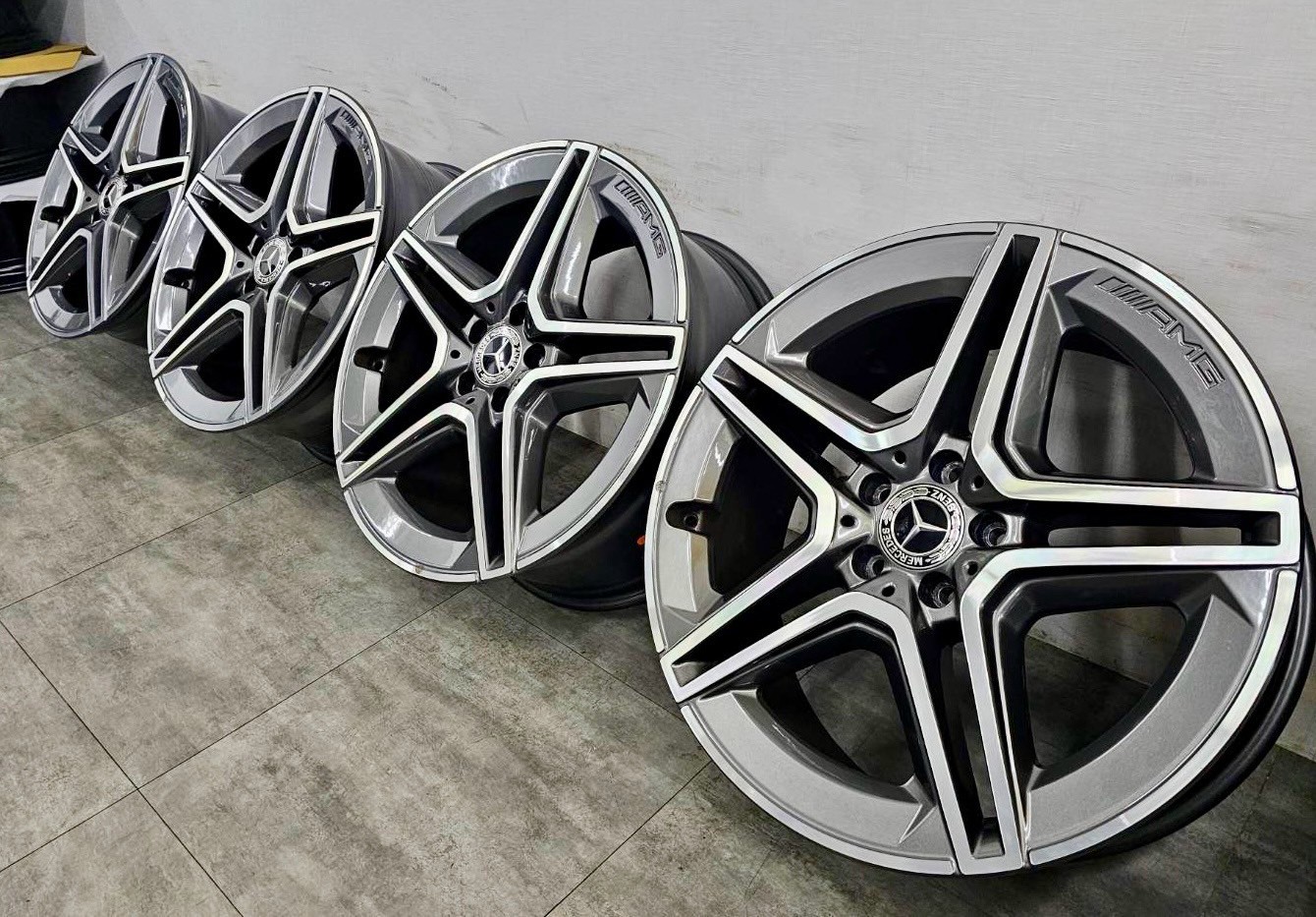 Benz W167 GLE AMG 原廠20前後配福利框的第8張圖片