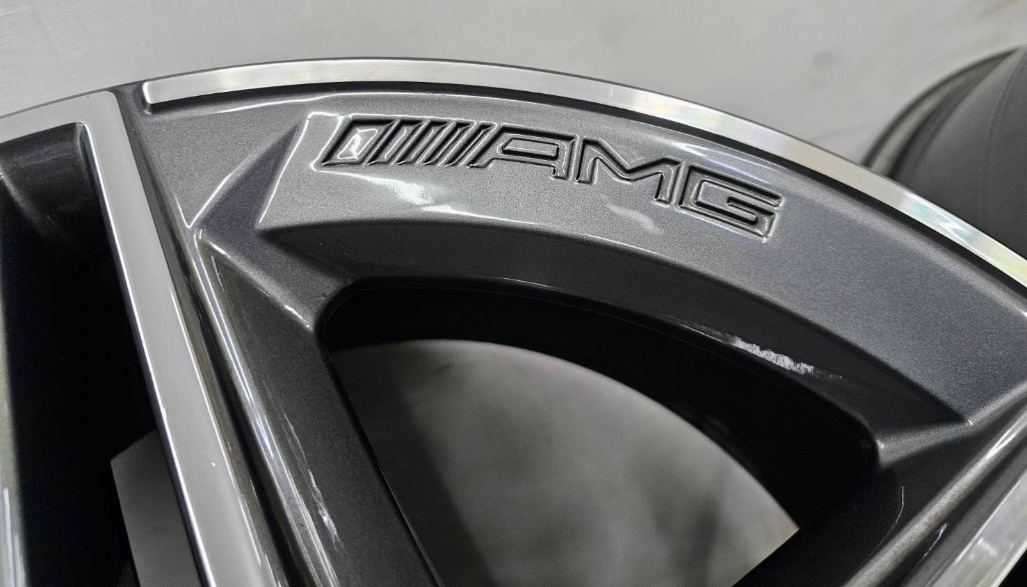 Benz W167 GLE AMG 原廠20前後配福利框的第9張圖片