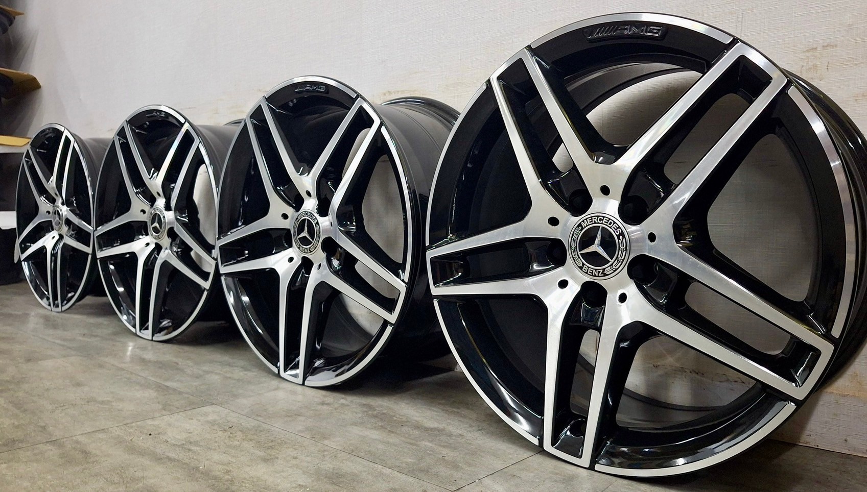 Benz C207 原廠18前後配福利框的第5張圖片