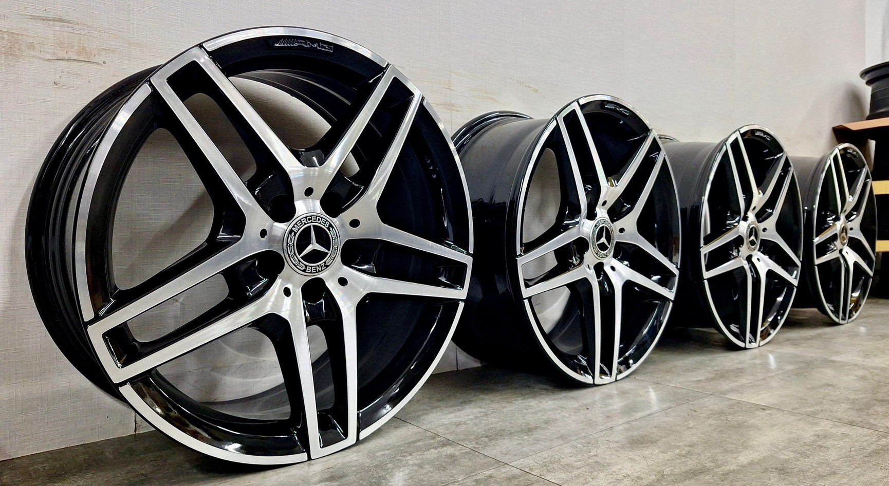 Benz C207 原廠18前後配福利框的第6張圖片