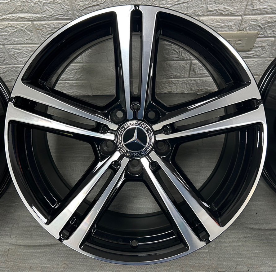 Benz  X253 原廠18福利框的第2張圖片