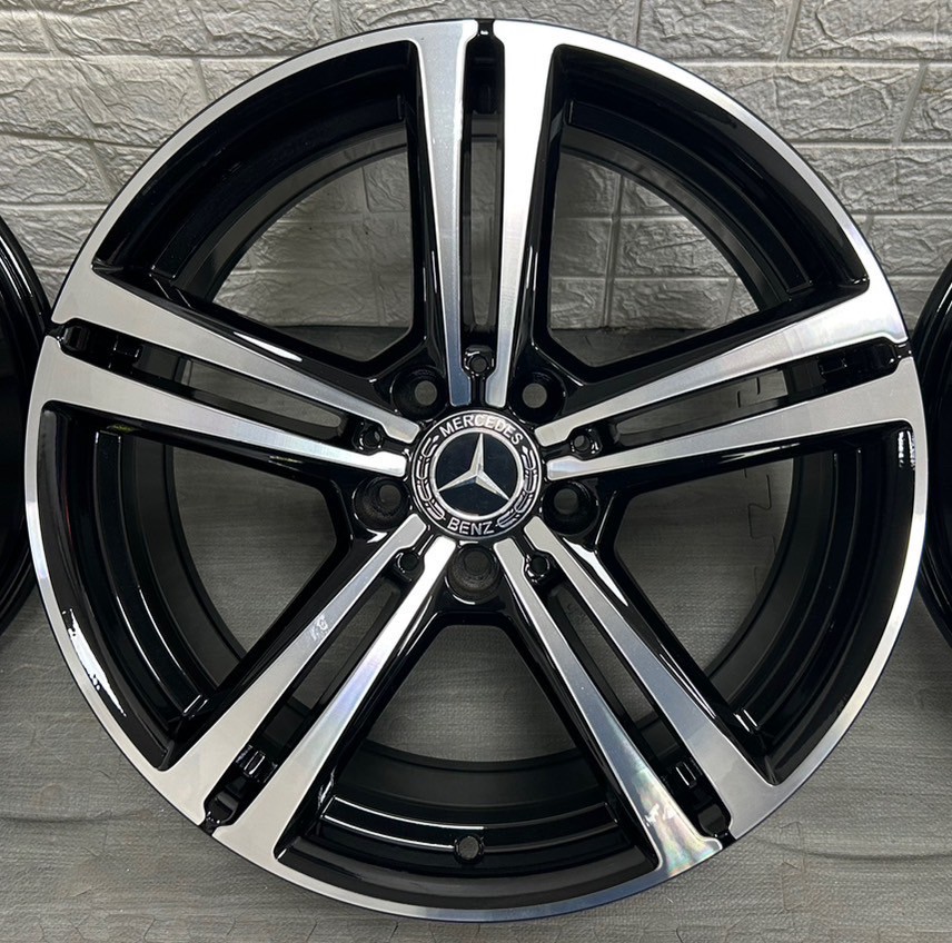 Benz  X253 原廠18福利框的第3張圖片