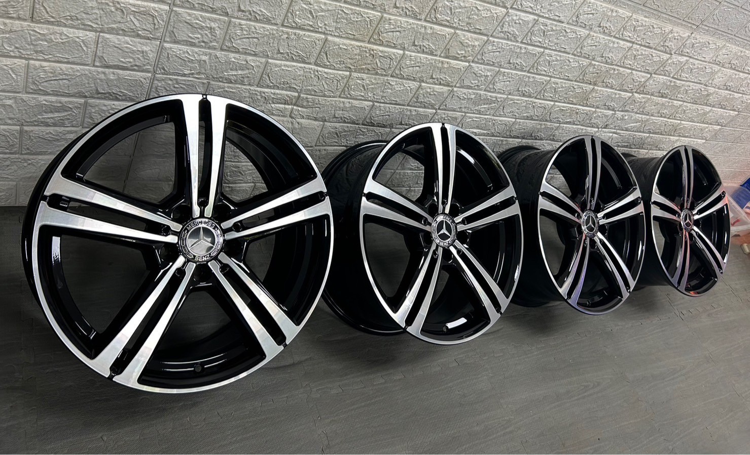 Benz  X253 原廠18福利框的第5張圖片