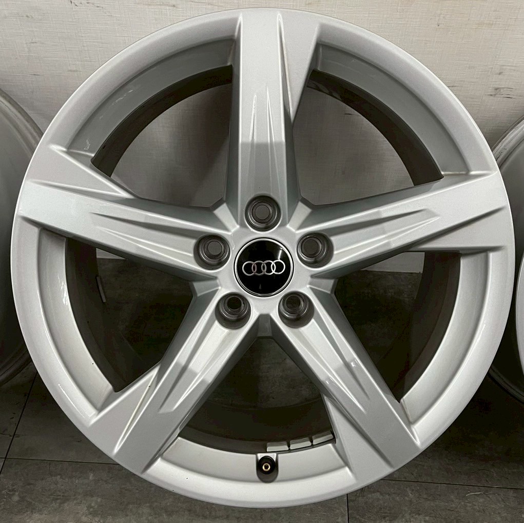 ✨AUDI Q5原廠18福利框的第5張圖片