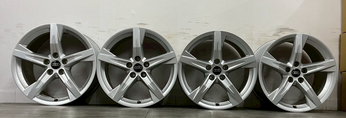 ✨AUDI Q5原廠18福利框的第8張圖片