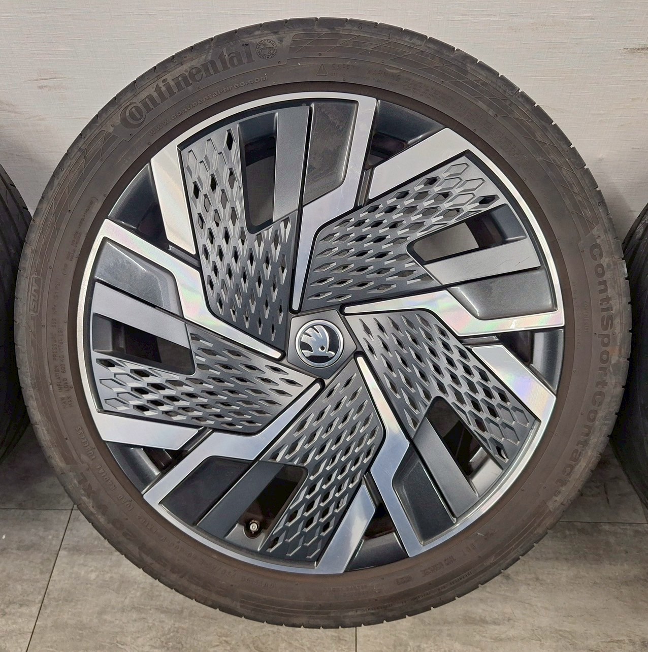  ✨Skoda kamiq 原廠20福利框胎的第2張圖片