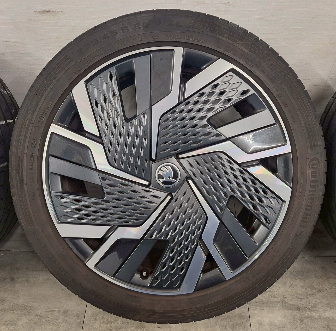  ✨Skoda kamiq 原廠20福利框胎的第3張圖片