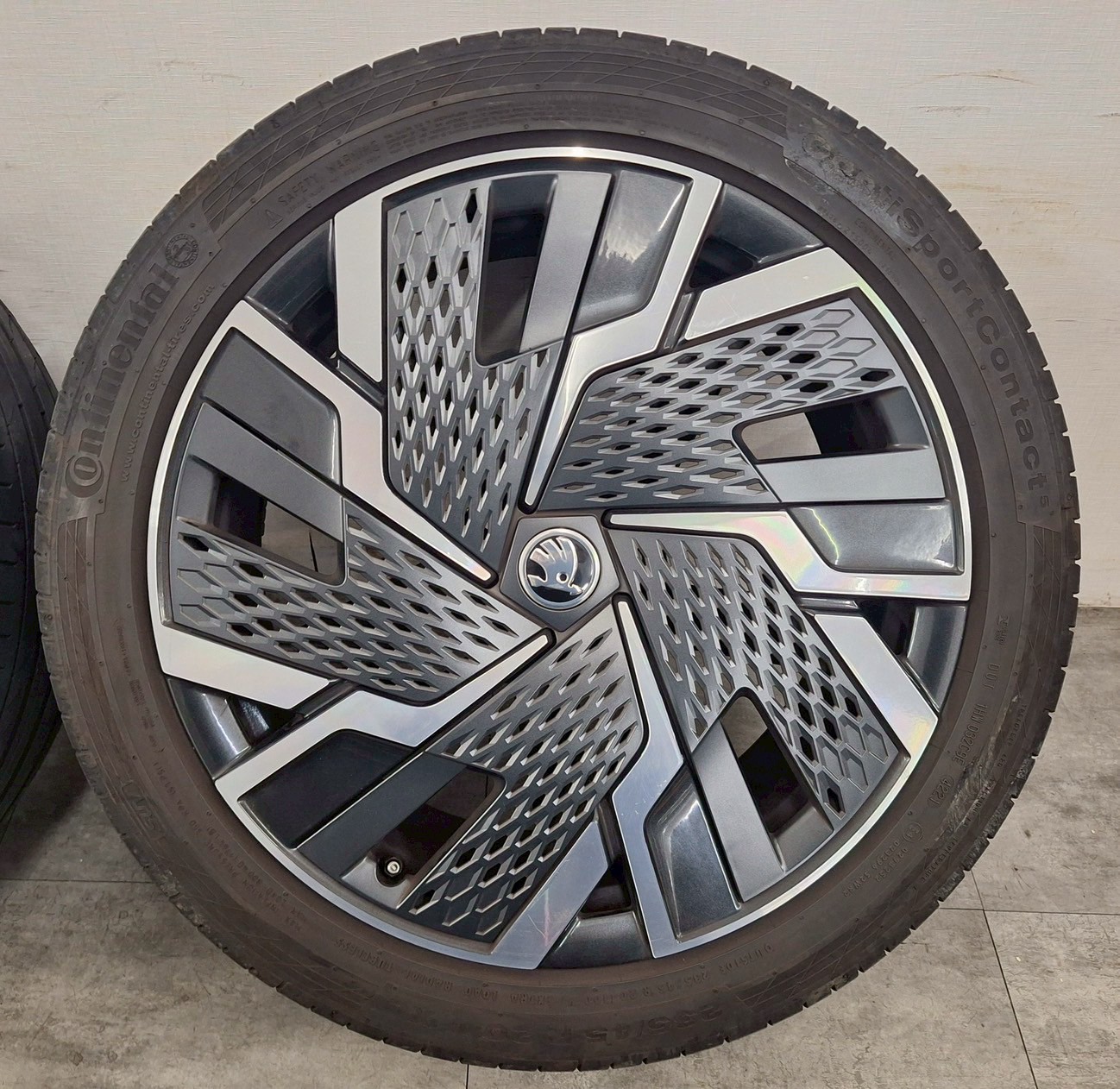  ✨Skoda kamiq 原廠20福利框胎的第4張圖片