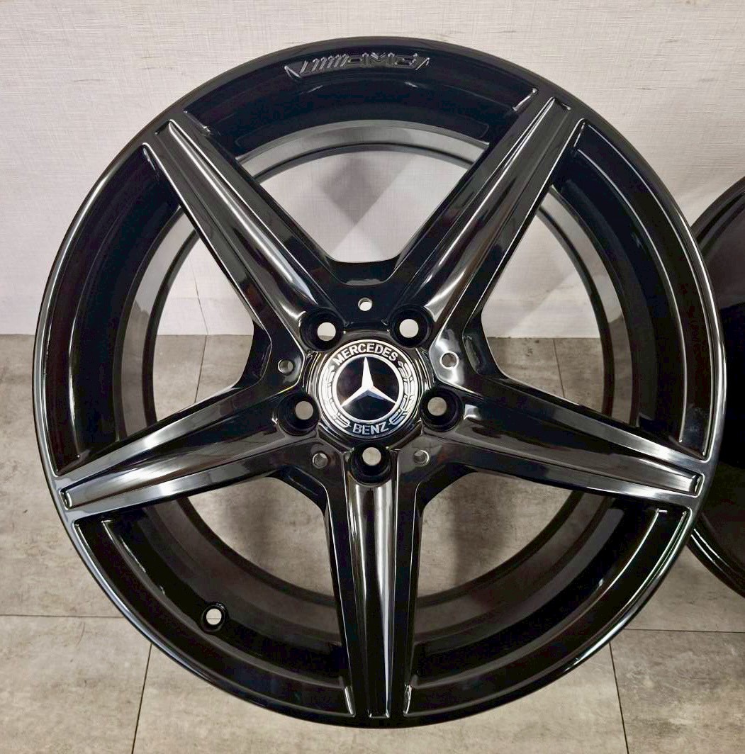 Benz W205 C class 原廠18前後配AMG福利框的第2張圖片