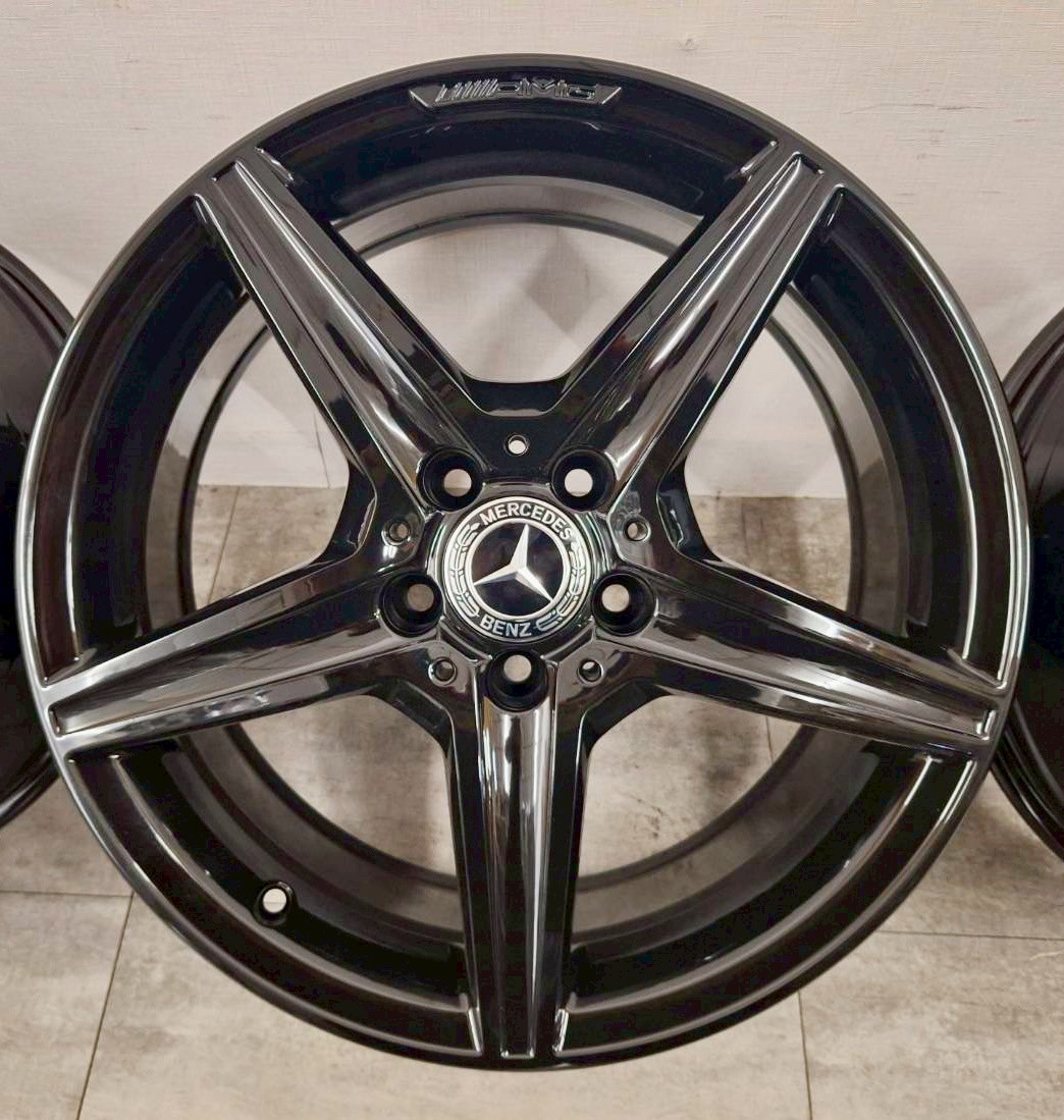 Benz W205 C class 原廠18前後配AMG福利框的第3張圖片