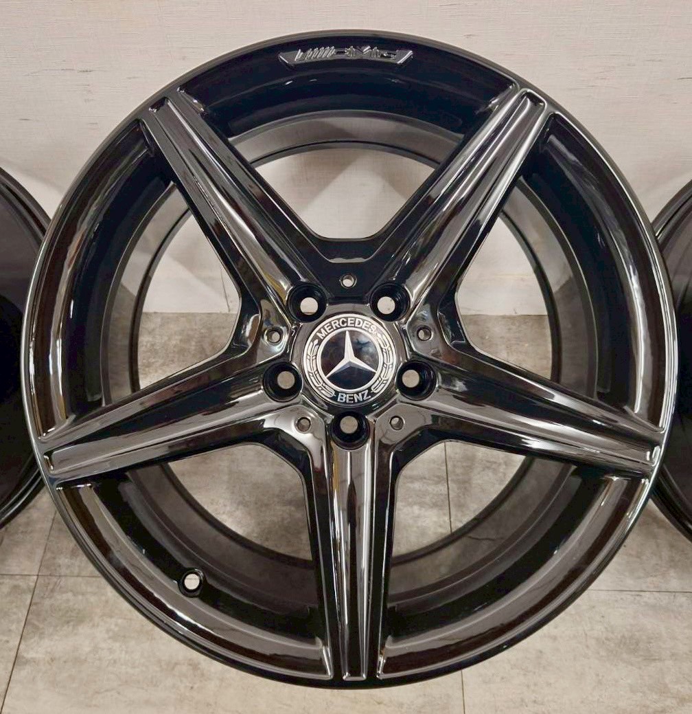 Benz W205 C class 原廠18前後配AMG福利框的第4張圖片